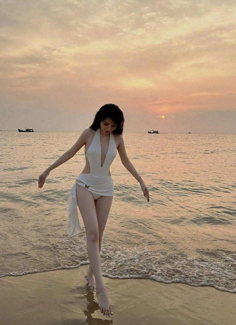  Set bikini liền thân đi biển sexy kèm tag và khăn - TRẮNG - T26 