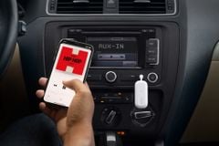 Thiết bị phát Bluetooth cho tai nghe Twelve South AirFly Pro (Deluxe)