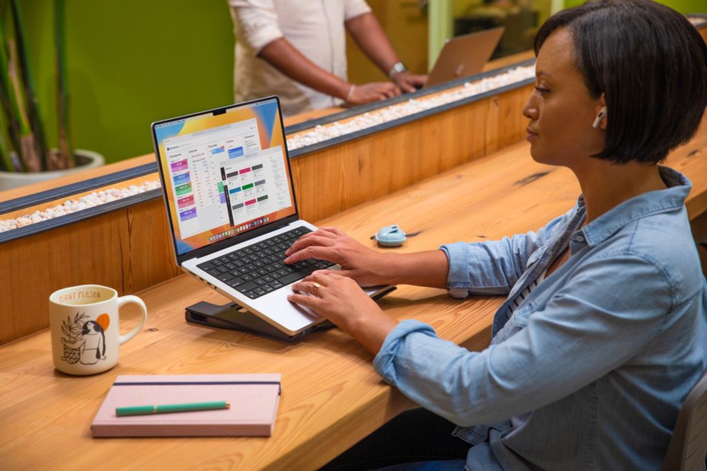 Giá đỡ LapTop Twelve South Curve Flex