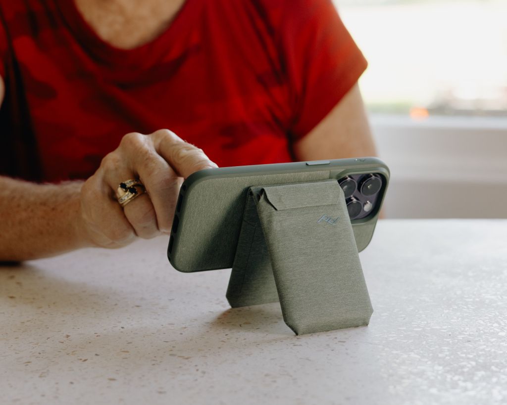 Ví gắn ốp lưng Peak Design Wallet Stand