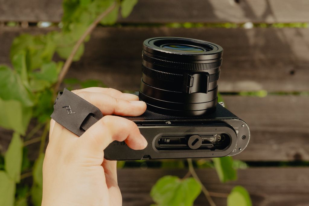 Dây đeo tay máy ảnh Peak Design Micro Clutch