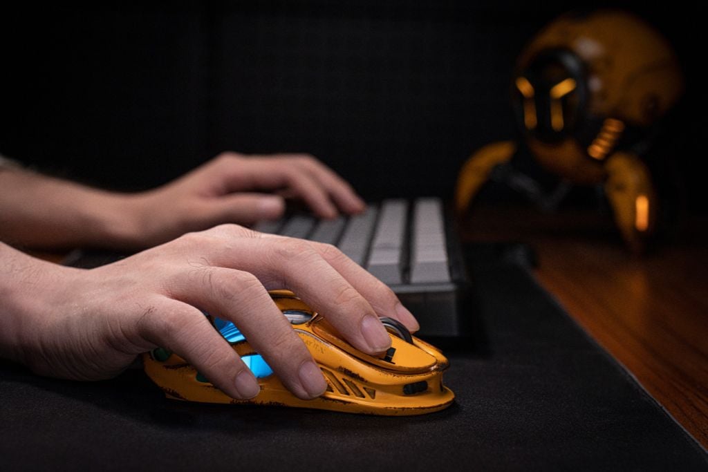 Chuột không dây Gaming GravaStar Mercury M1 Pro Battle Worn Edition