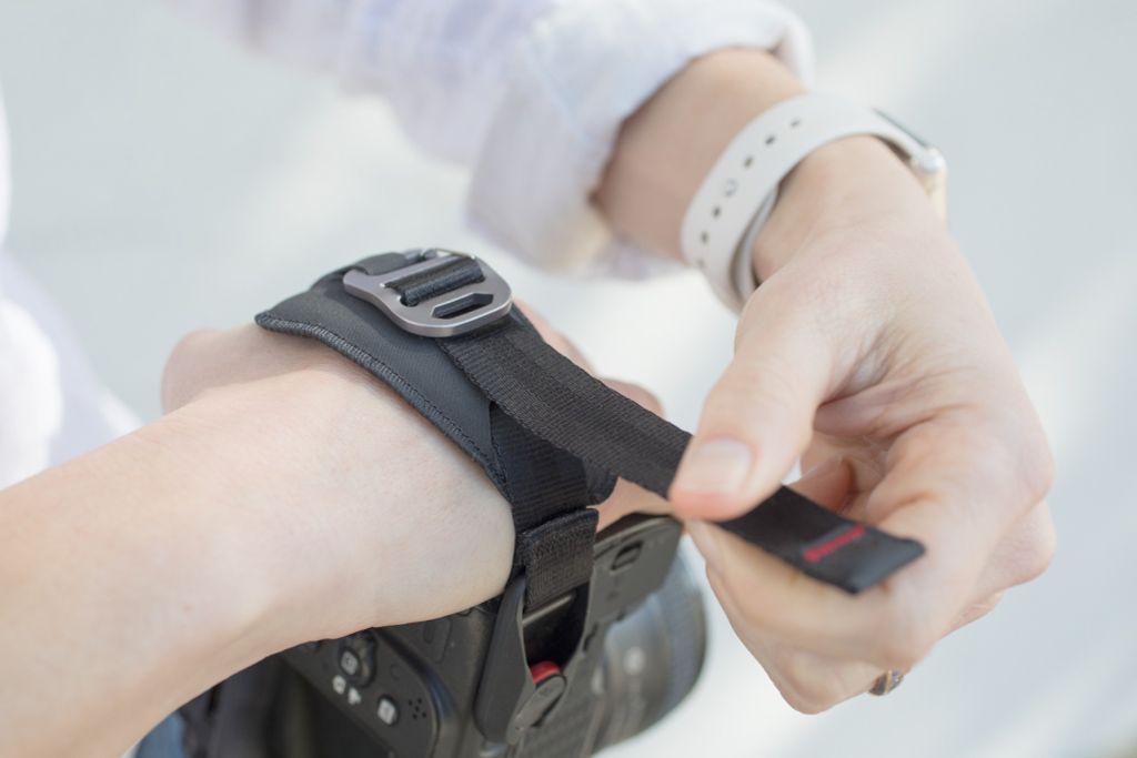 Dây đeo tay máy ảnh Peak Design Clutch