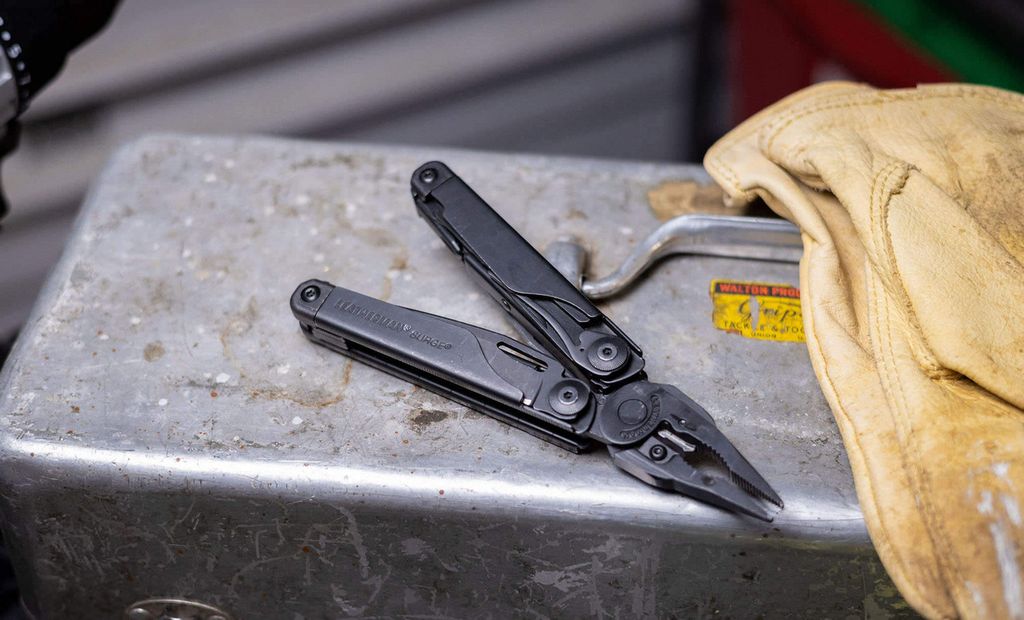 Dụng cụ đa năng Leatherman Surge