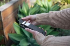 Ví gắn ốp lưng Peak Design Wallet Stand