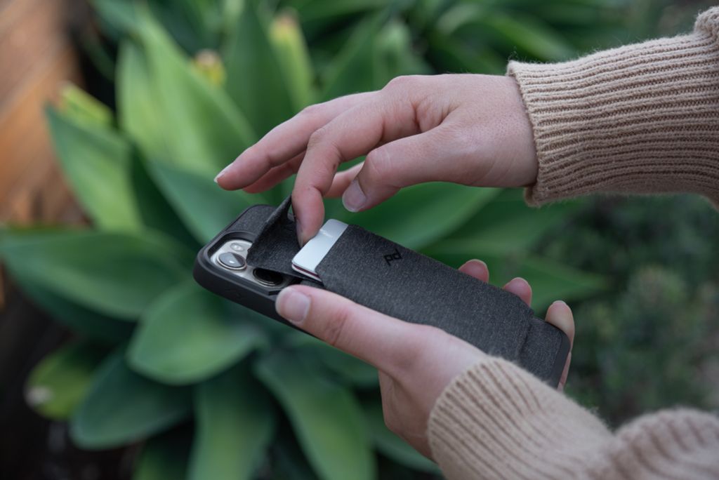 Ví gắn ốp lưng Peak Design Wallet Stand