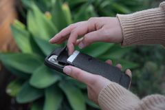 Ví gắn ốp lưng Peak Design Wallet Stand