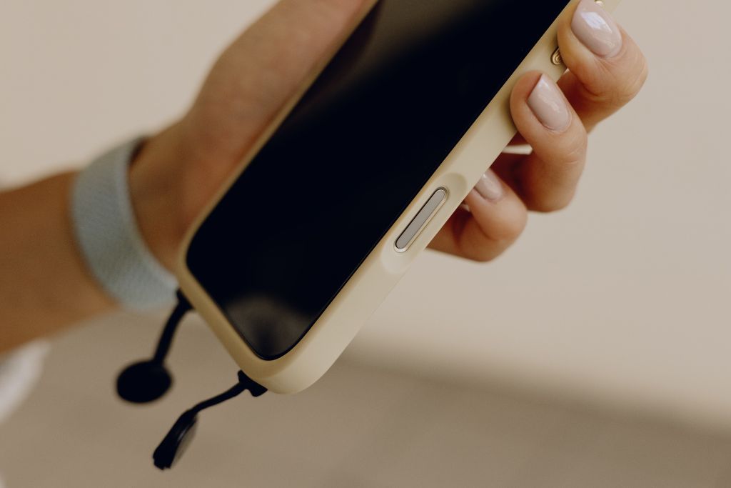 Ốp lưng Peak Design Everyday Clarino Case cho iPhone 16 Pro/Pro Max