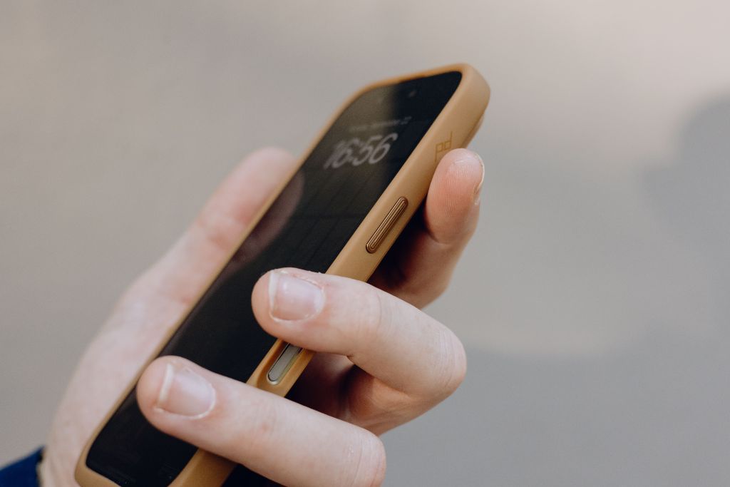 Ốp lưng Peak Design Everyday Clarino Case cho iPhone 16 Pro/Pro Max