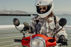 Ngàm Motor Peak Design Mirror Mount Charging (gắn kính xe máy)