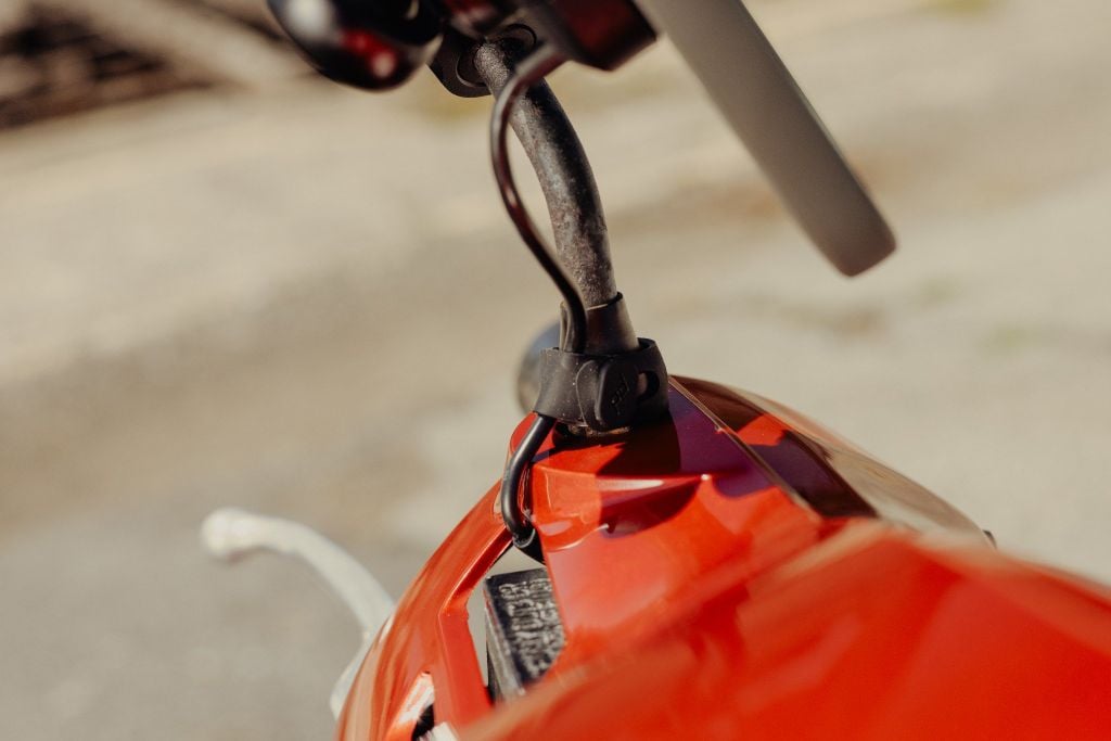 Ngàm Motor Peak Design Mirror Mount Charging (gắn kính xe máy)