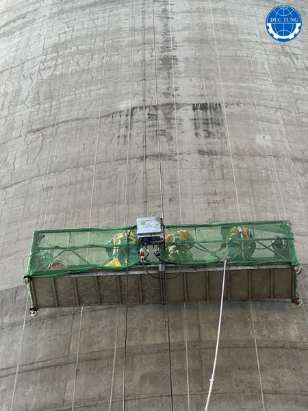  DT00043 Dự án: Sữa chữa vết nứt và xử lý bề mặt, Sơn chống thấm silo xi măng đốt ống khói nhà máy xi măng INSEE Phú Mỹ 