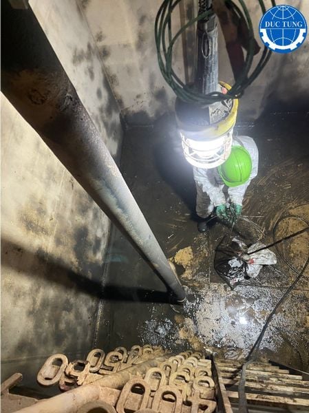  DT00045 XÚC RỬA VỆ SINH BỒN 