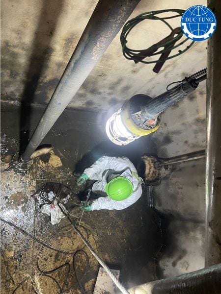  DT00045 XÚC RỬA VỆ SINH BỒN 