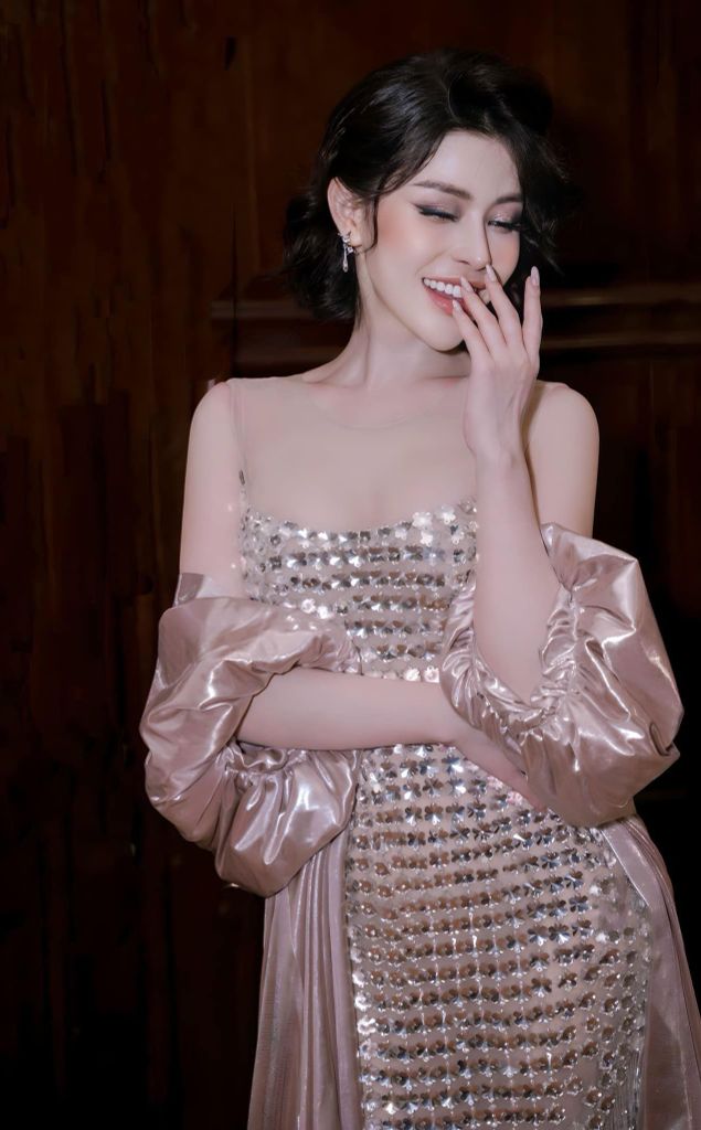 EVENING GOWN 12