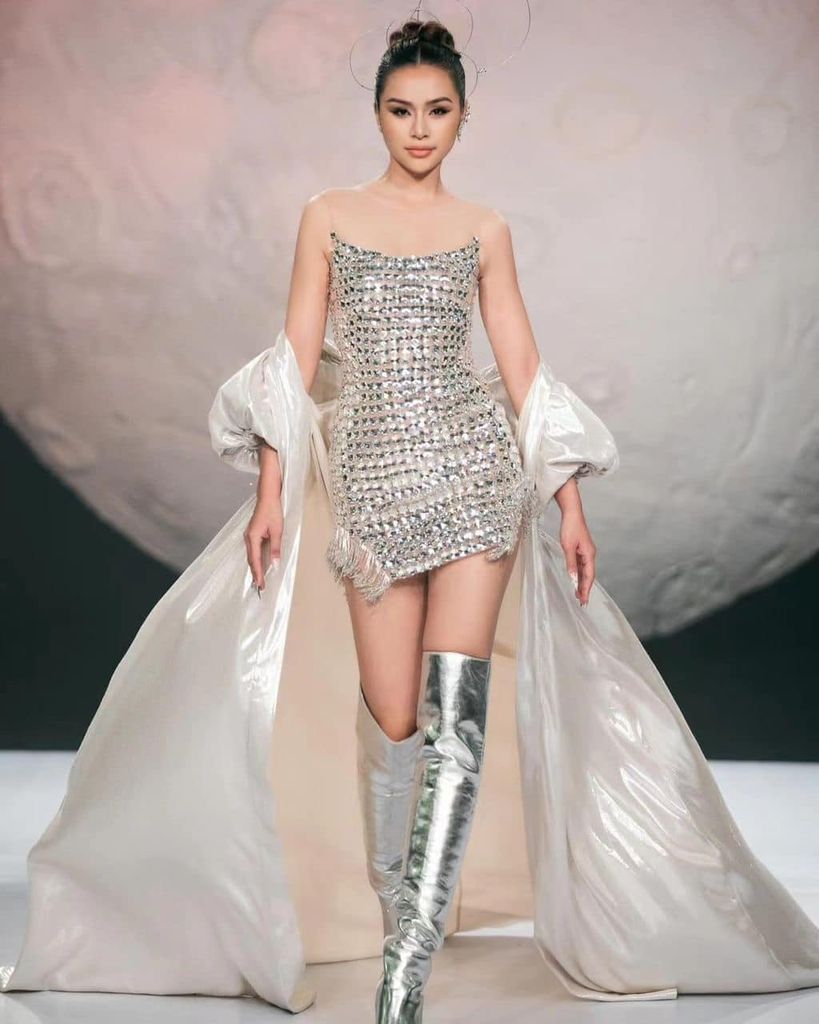 EVENING GOWN 12