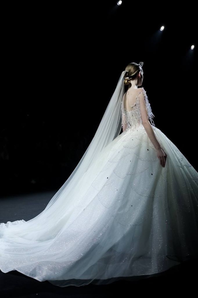 HC HAUTE COUTURE 300