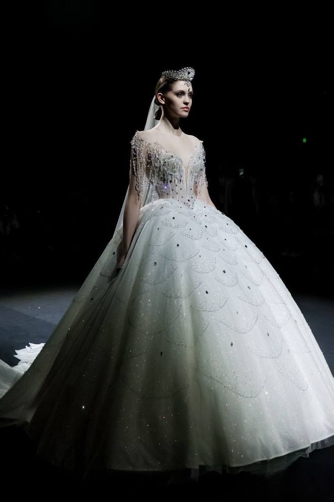 HC HAUTE COUTURE 300