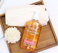 Sữa Rửa Mặt Cho Da Mụn Neutrogena Oil-Free Acne Wash