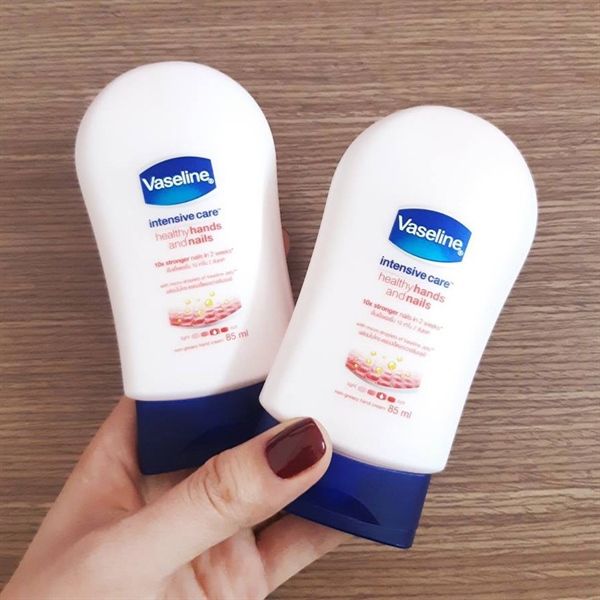 Kem Dưỡng Da Và Móng Tay Vaseline Intensive Care 85ml