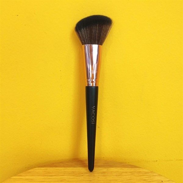 Cọ Phủ Phấn Và Má Hồng Vacosi Angled Powder & Blush Brush M09