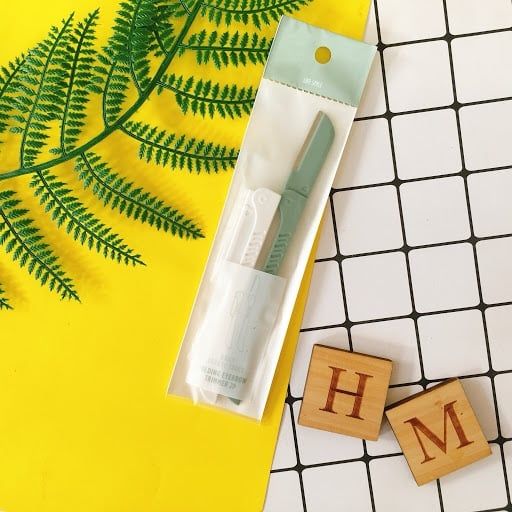 Dao Cạo Mày The Face Shop Folding Eyebrow Trimmer 2 cái