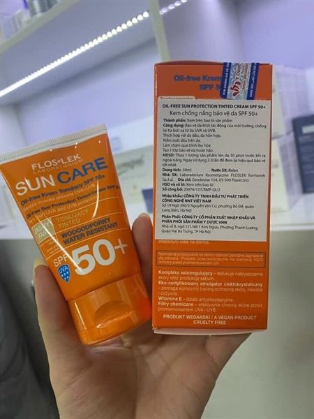 Kem chống nắng Floslek Sun Care Oil Free Sun Protection Tinted Cream SPF50+ 50ml