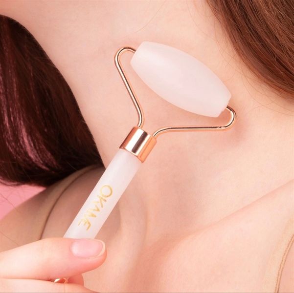 Thanh lăn massage mặt 2 đầu Okame Facial Massaging Roller