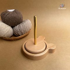 Giá đỡ gỗ hình gấu một trục, đường kính đế 12cm, đế xoay 9.5cm và cao 16cm