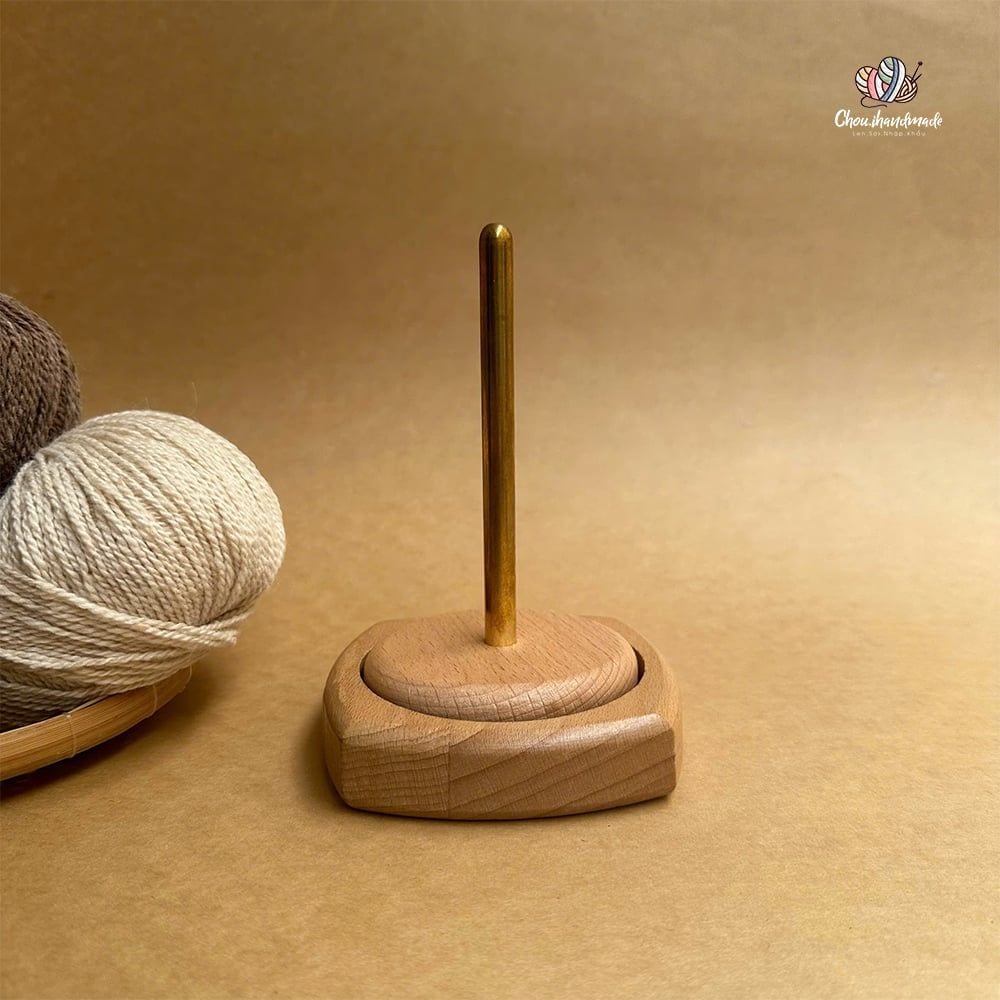 Giá đỡ gỗ hình vuông một trục, đế 9x9cm, đế xoay 8.5cm và cao 16cm