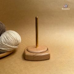 Giá đỡ gỗ hình vuông một trục, đế 9x9cm, đế xoay 8.5cm và cao 16cm