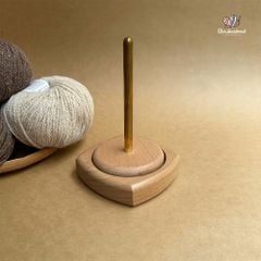Giá đỡ gỗ hình vuông một trục, đế 9x9cm, đế xoay 8.5cm và cao 16cm