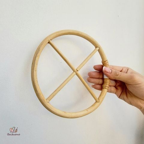 Khung vòng tròn bằng may, dùng để trang trí nội thất