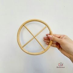 Khung vòng tròn bằng may, dùng để trang trí nội thất