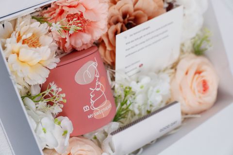 Set quà nến thơm & hoa lụa 200g