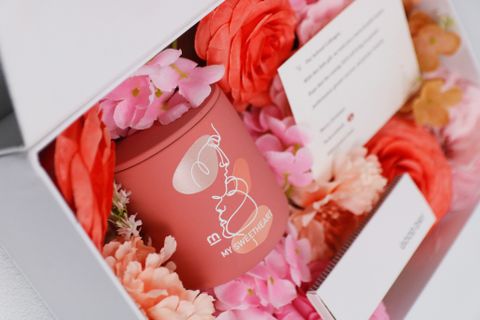 Set quà nến thơm & hoa lụa 200g