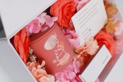 Set quà nến thơm & hoa lụa 200g