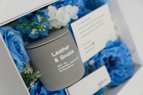 Set quà nến thơm & hoa lụa 200g