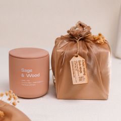 Set quà nến thơm gói khăn voan & tag gỗ 200g