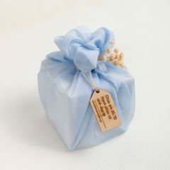 Set quà nến thơm gói khăn voan & tag gỗ 100g