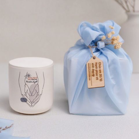 Set quà nến thơm gói khăn voan & tag gỗ 200g