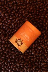 Hộp socola bọc hạt dẻ cười