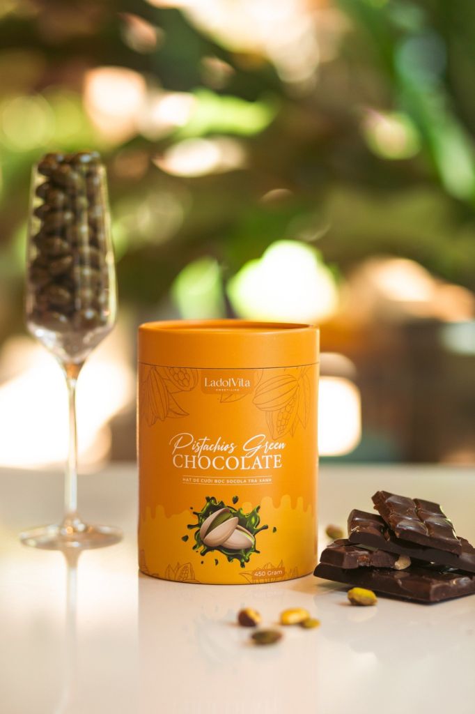 Hộp socola matcha bọc hạt dẻ cười