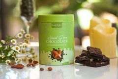 Hộp socola matcha bọc hạt hạnh nhân