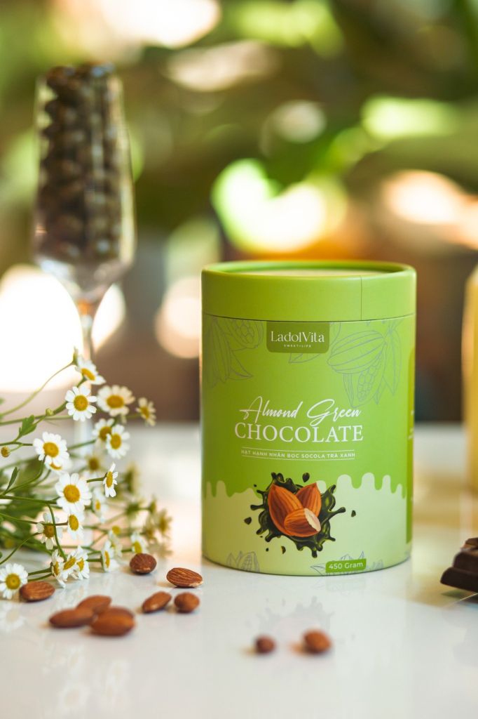 Hộp socola matcha bọc hạt hạnh nhân