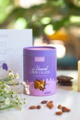 Hộp socola bọc hạt hạnh nhân