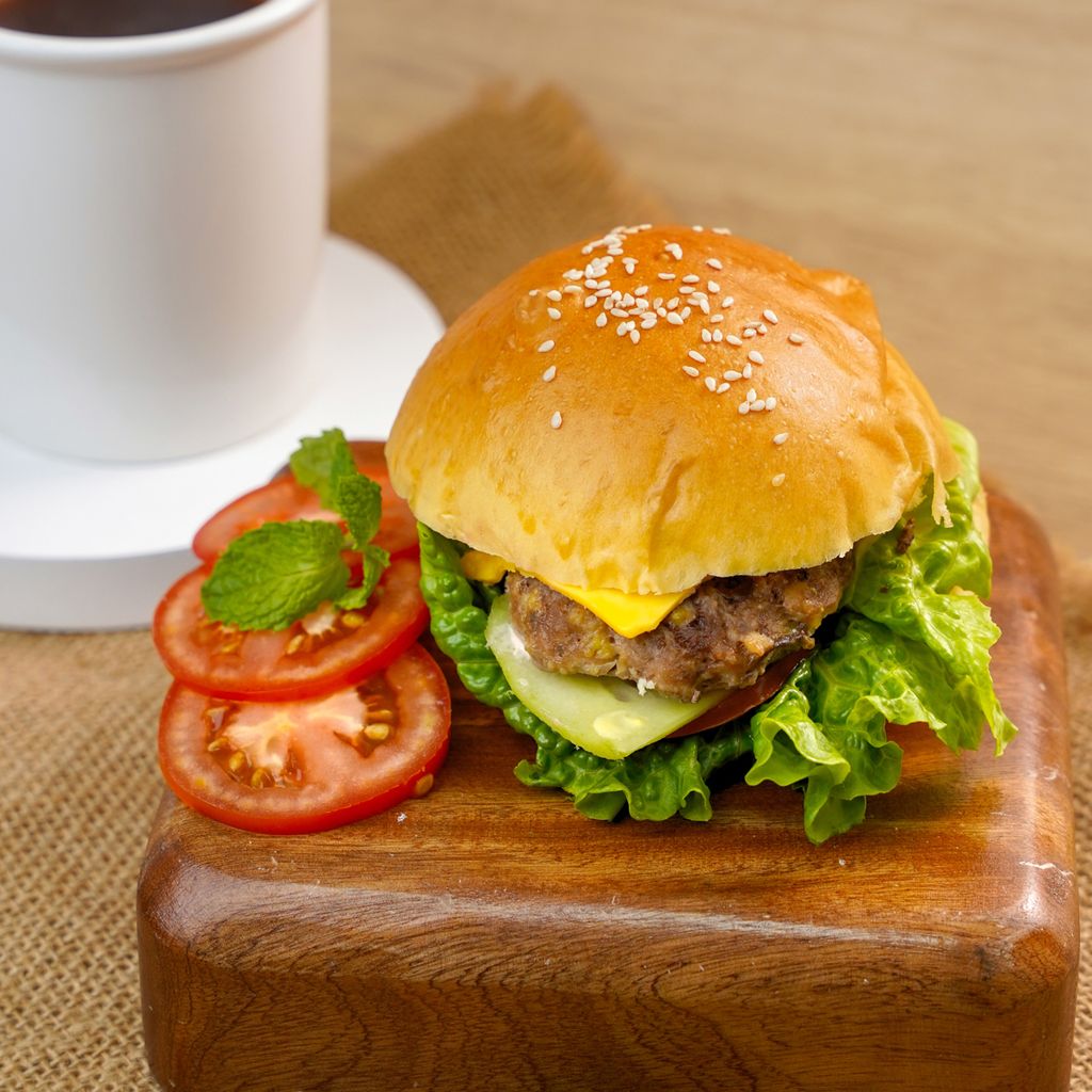 Hamburger Bò breadnsalt