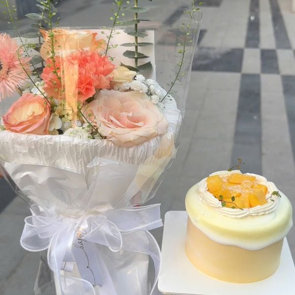 Set Bánh và Hoa bó tone cam