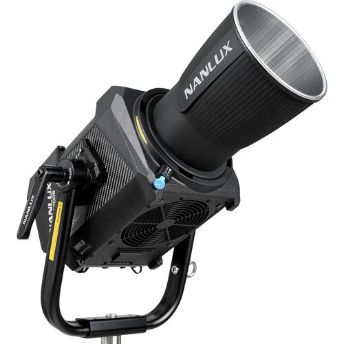 Nanlux Evoke 1200B LED with Fresnel Lens and Flight Case FL-35YK