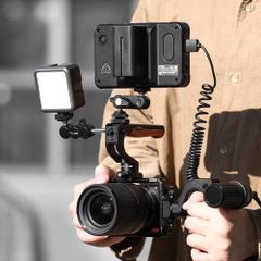 Ulanzi Woodpecker 3171 . Tay cầm trên, có thể xoay 360°